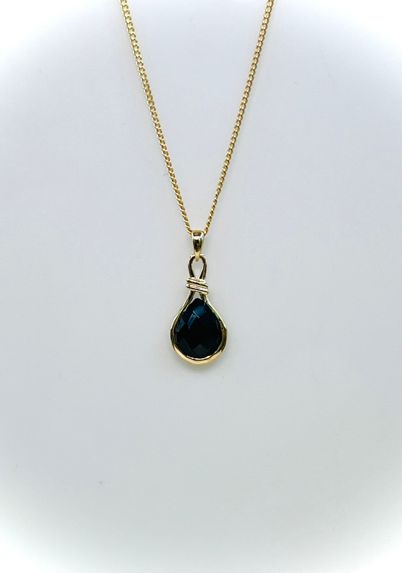 9ct Yellow Gold Teardrop Black Spinel Pendant